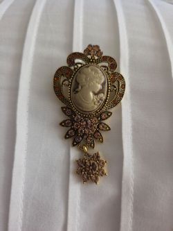 CAMEO PIN