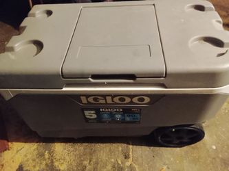 Igloo MaxCold Latitude 90-Quart Rolling Cooler - 5 Day Ice
