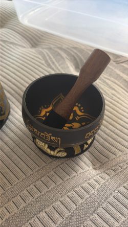 Singing bowl and case