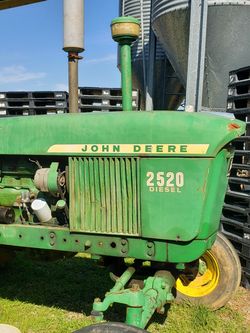 John Deere 2520 tractor