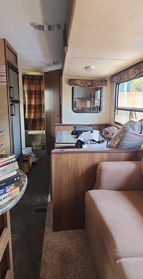 30 Foot Camper With Bunk Beds And Full Kitchen Bathtub And huge Slide Out