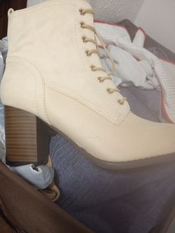 Journee women's lace up stacked heel bootie