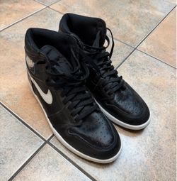 Air Jordan 1 Retro High Black White Sneakers