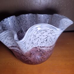 Decorative Bowl( Can Meet Or pick up on Thursday,  Friday, or Saturday)