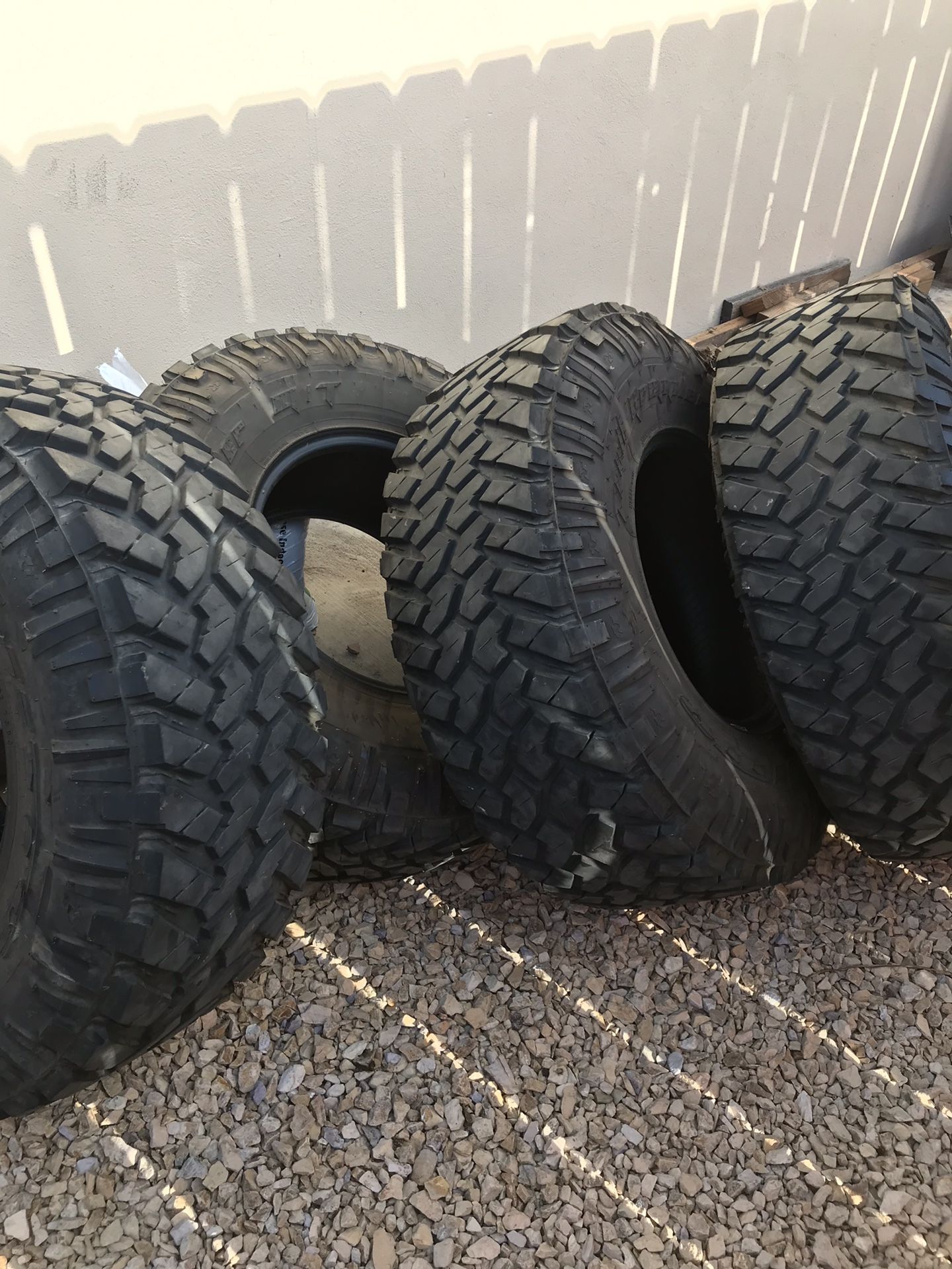 37x12.50x17 Nitto Trail Grapplers