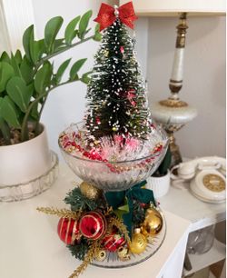 🎄Beautiful one of a kind classic colored Christmas decor🎄