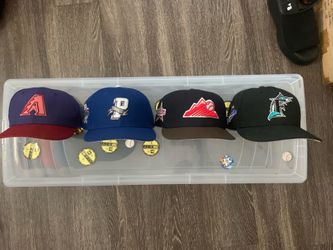 Hat club lot of 4 new era 7 1/4 & one 7 3/8