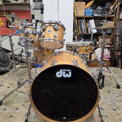 DW Collectors Series 5-Piece cherry Wood Drumkit 