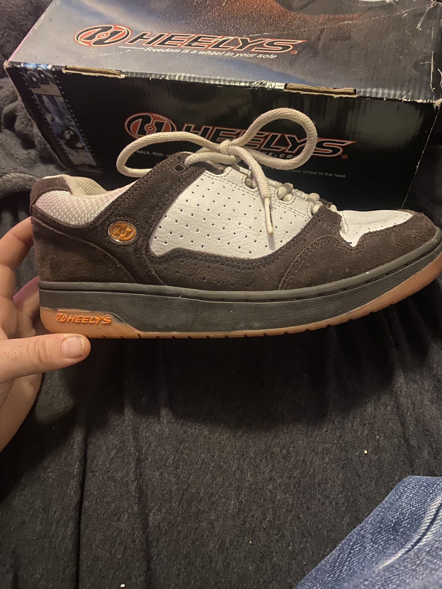 Vintage Style 9127 Brown Suede & White Heelys SIZE 7