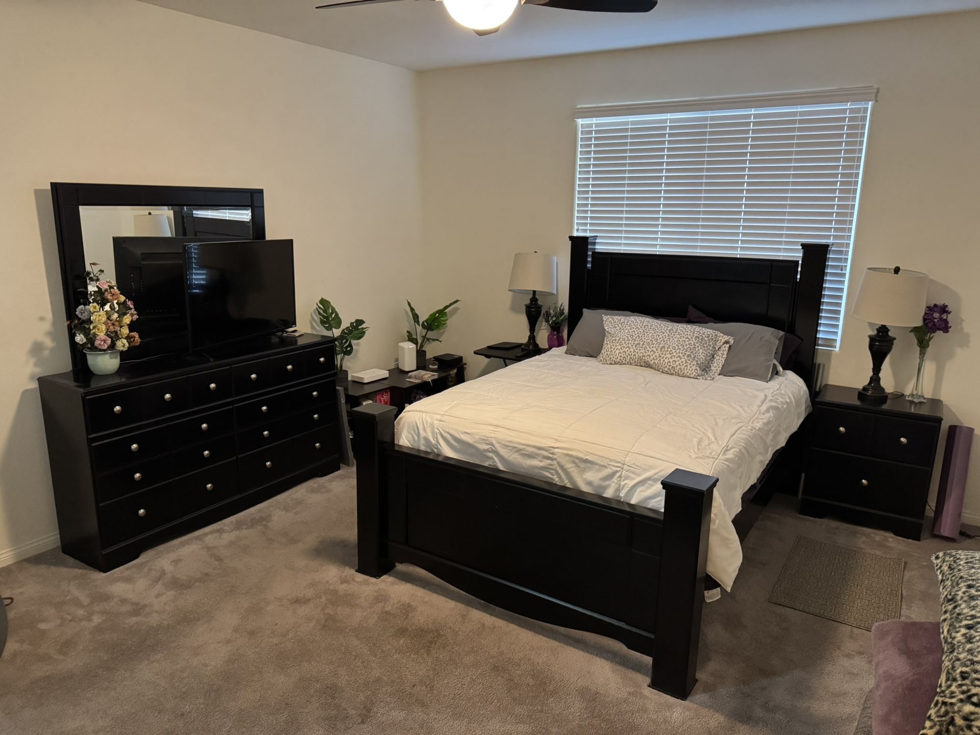 Queen Bedroom Set With Dresser/Mirror & 2-drawer Nightstand