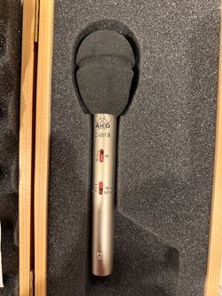 AKG 451B