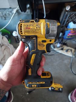 20 volt Dewalt impact drill with 6 Ah battery and charger