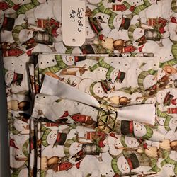 Set of matching placements and napkins