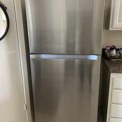 Very New 2 Year Old Samsung Refrigerator In Great Condition.