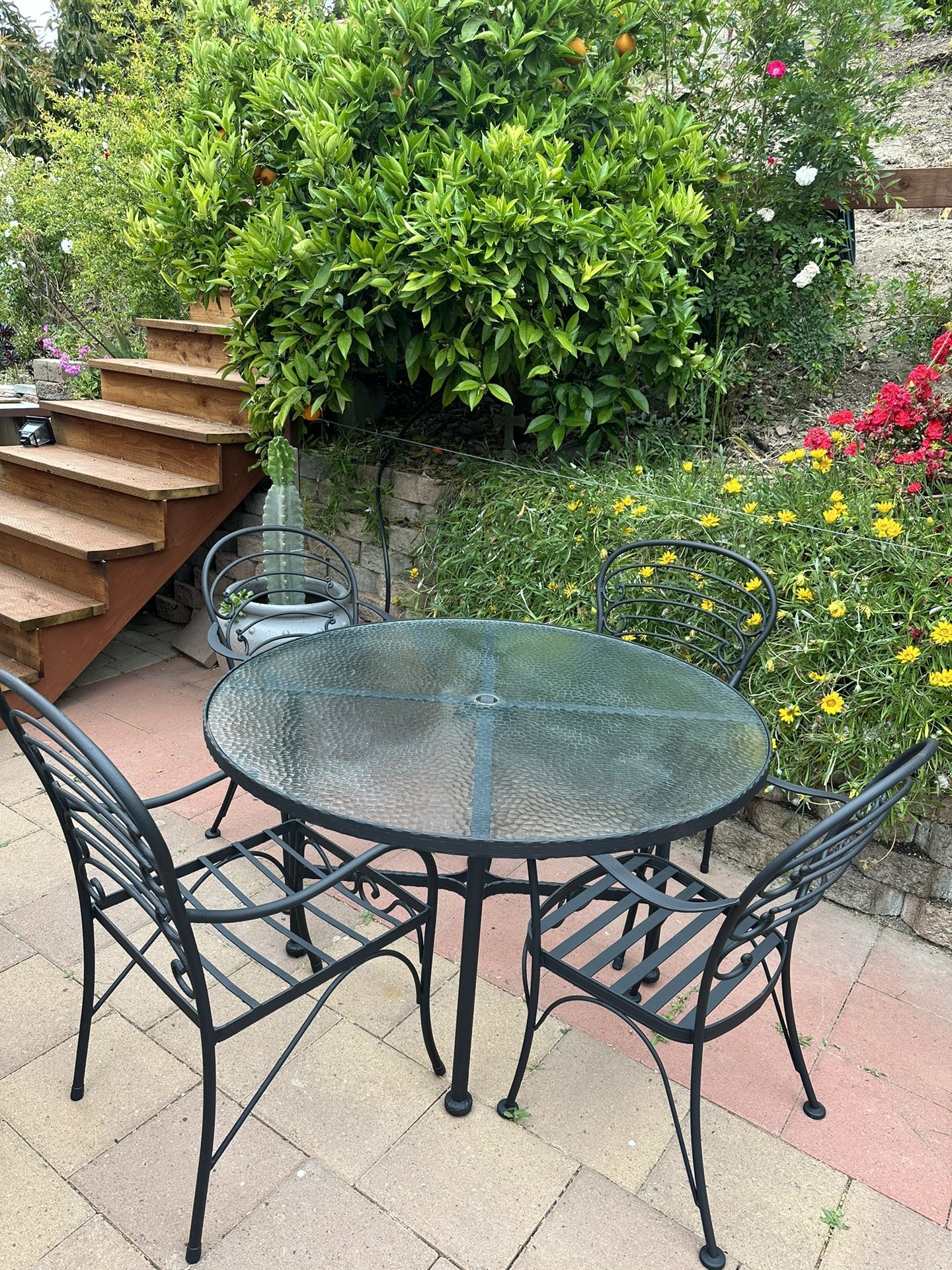 1960’s Woodard Original Vintage Outdoor Furniture Set. Wrought Iron. Delivery Available For Extra Fee.