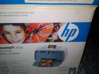 HP PHOTOSMARTA526 PHOTO PRINTER W/ PACK OF 4'6 PHOTO PAPER
