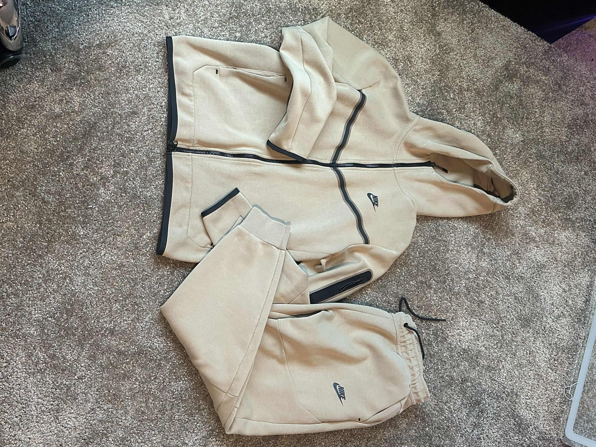 Cream nike tech fleece tracksuit