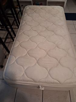 Twin size mattress & boxspring Therapedic Foster