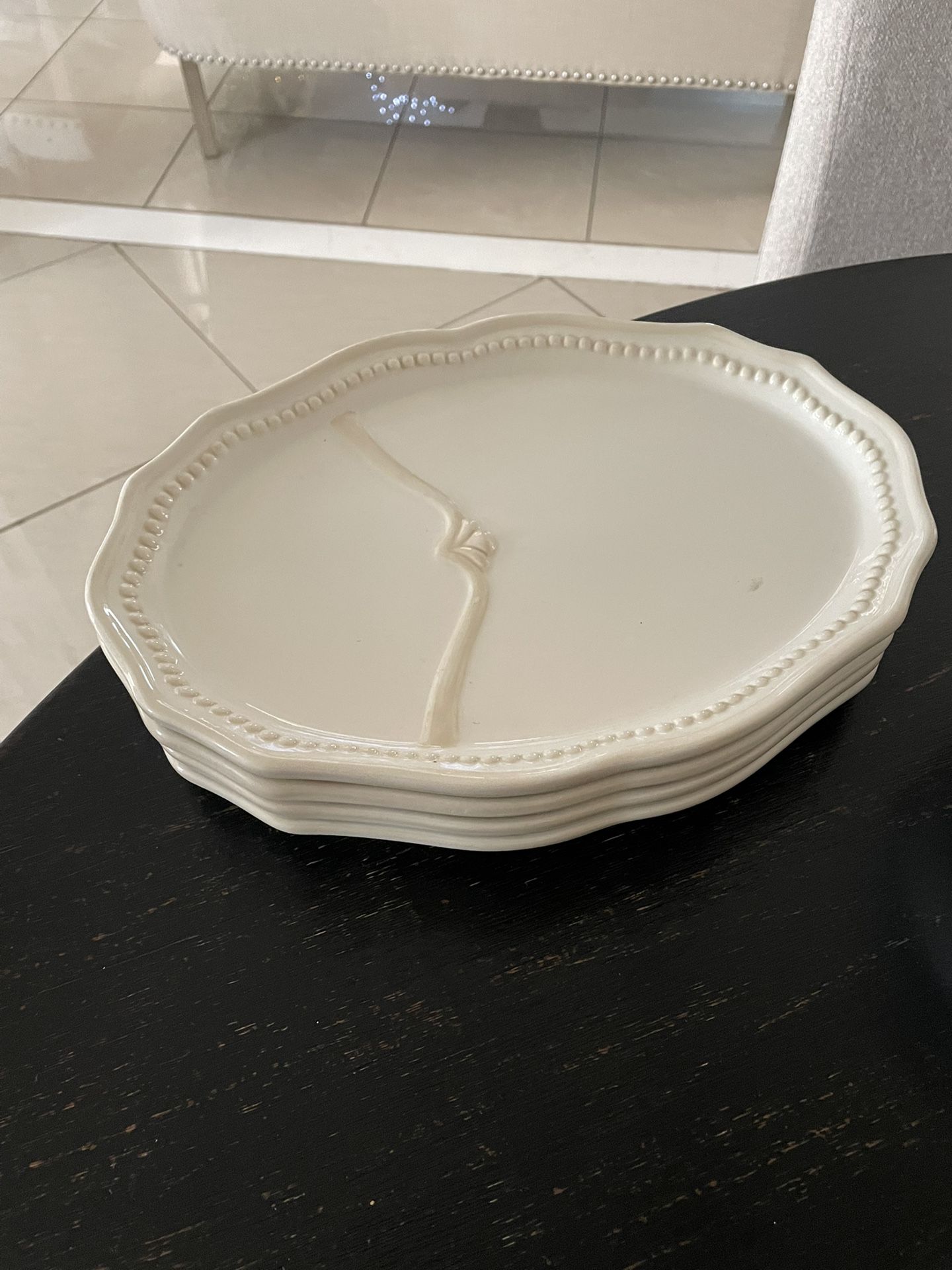 4 PLATES PRINCESS HOUSE PICK UP TODAY