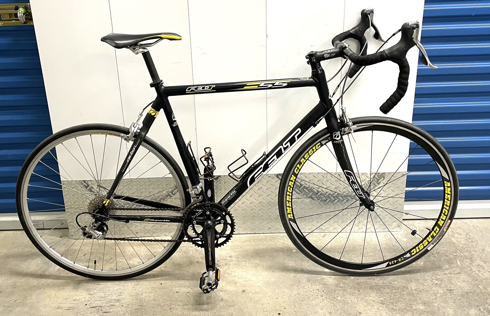 2005 FELT F55 ALUMINUM/CARBON 18-SPEED ROAD BIKE. EXCELLENT CONDITION!