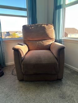 Sit to stand arm chair