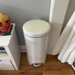 Munchkin Step Diaper Pail
