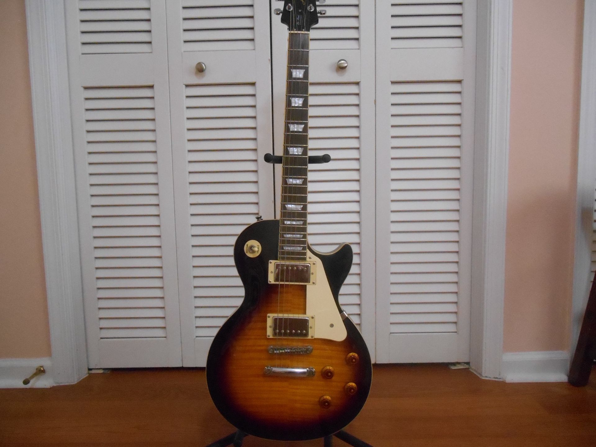 EPIPHONE LES PAUL STANDARD - TOBACCO SUNBURST GUITAR W CASE 