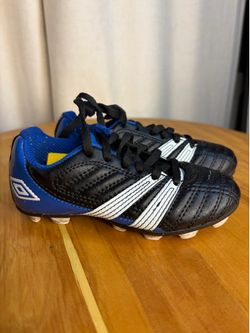 Umbro black/white/blue youth soccer cleats Size 10k