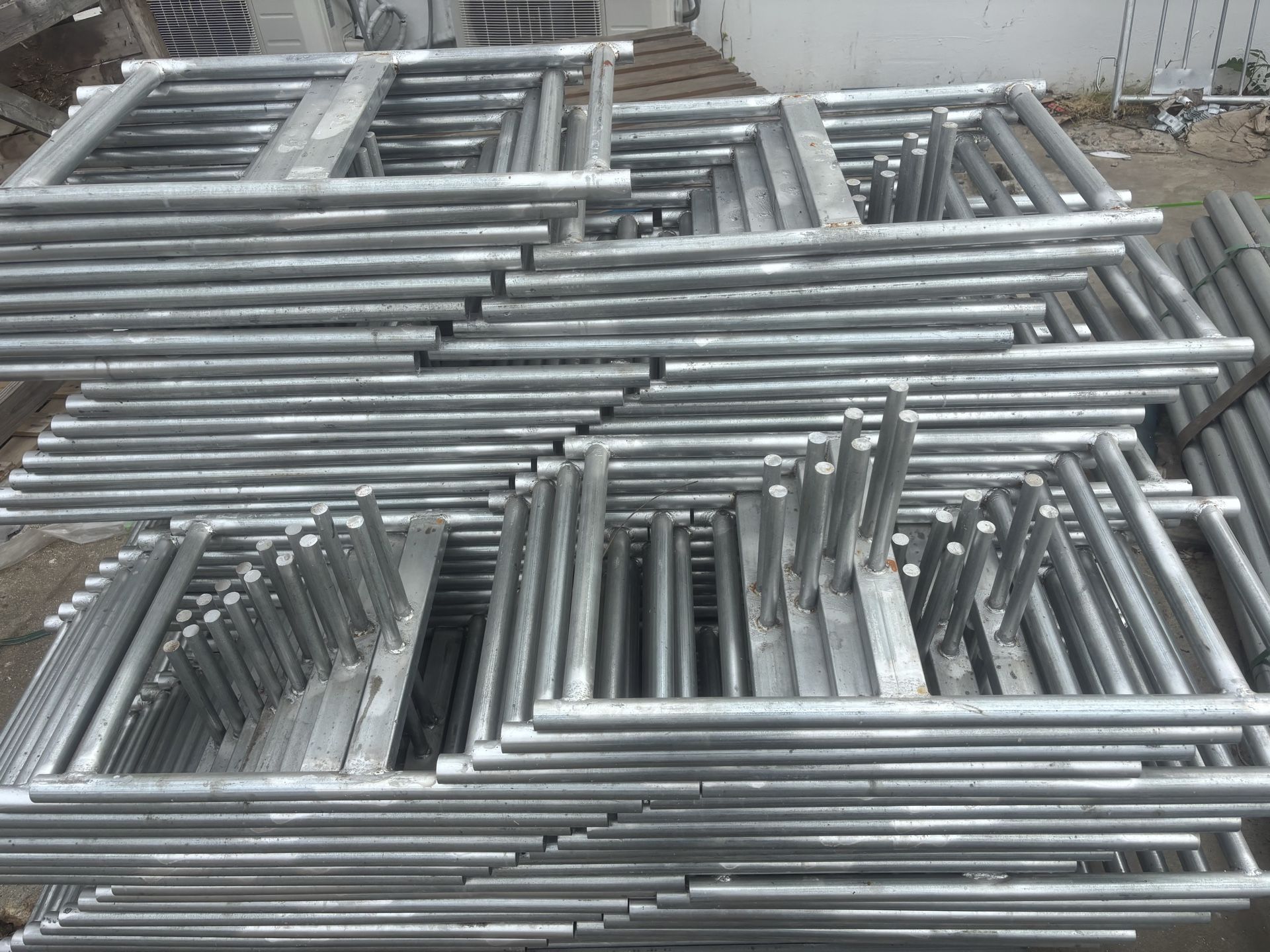 Fence stands