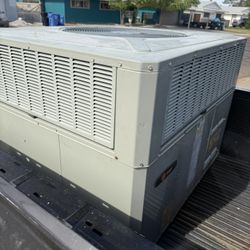 3 tons ac package unit 410a Trane  Year 2016 running $800 Ot 2800 intalled