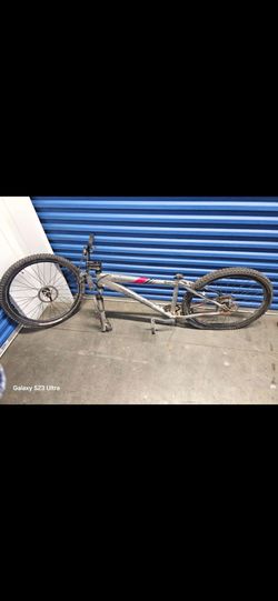 Specialized Hardrock Sport 
Mountain Bike