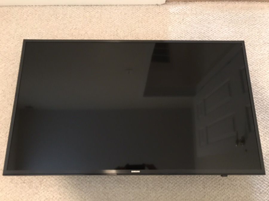 42” Samsung HD LED TV with wall mount
