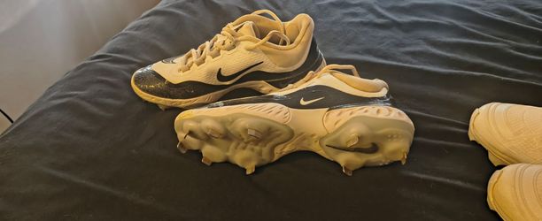 Woman's Softball Cleats