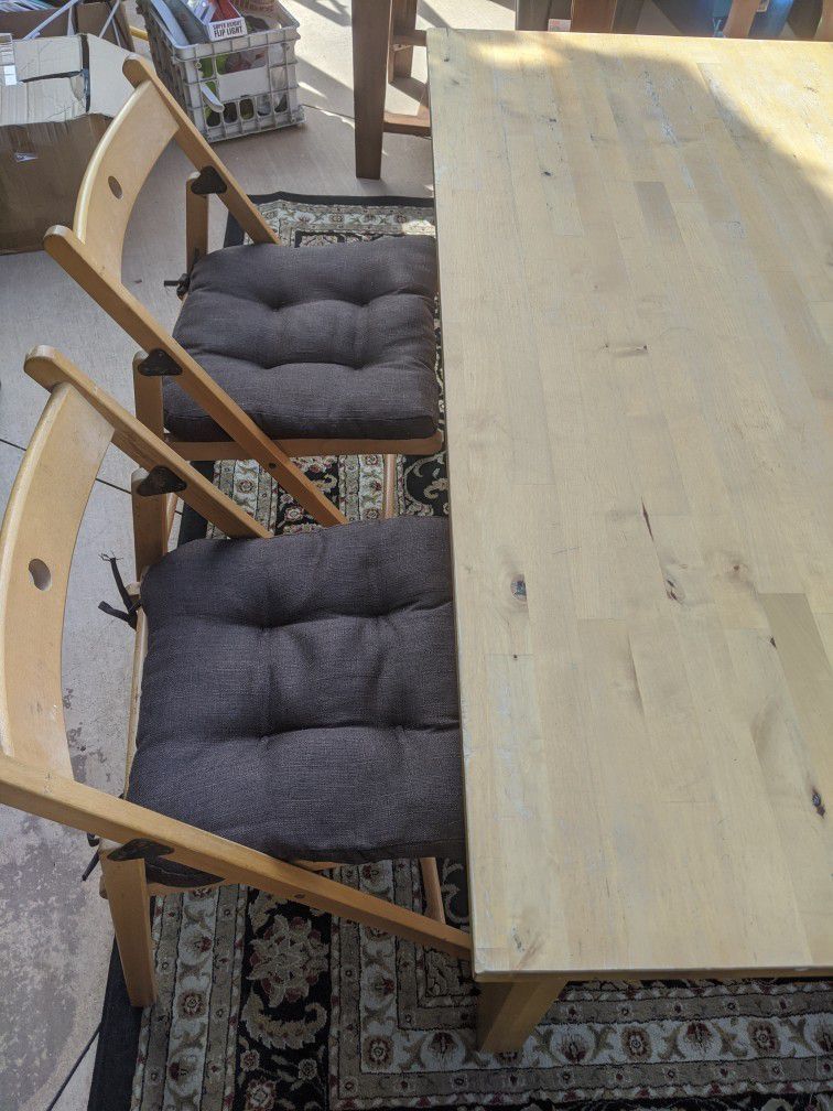 Butcher block Kitchen Table With 4 Chairs Including Pads.