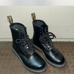Black Dr. Martens 1460