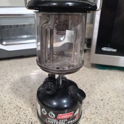 Nice Coleman Peak 1 lantern 222A with Storage Bag