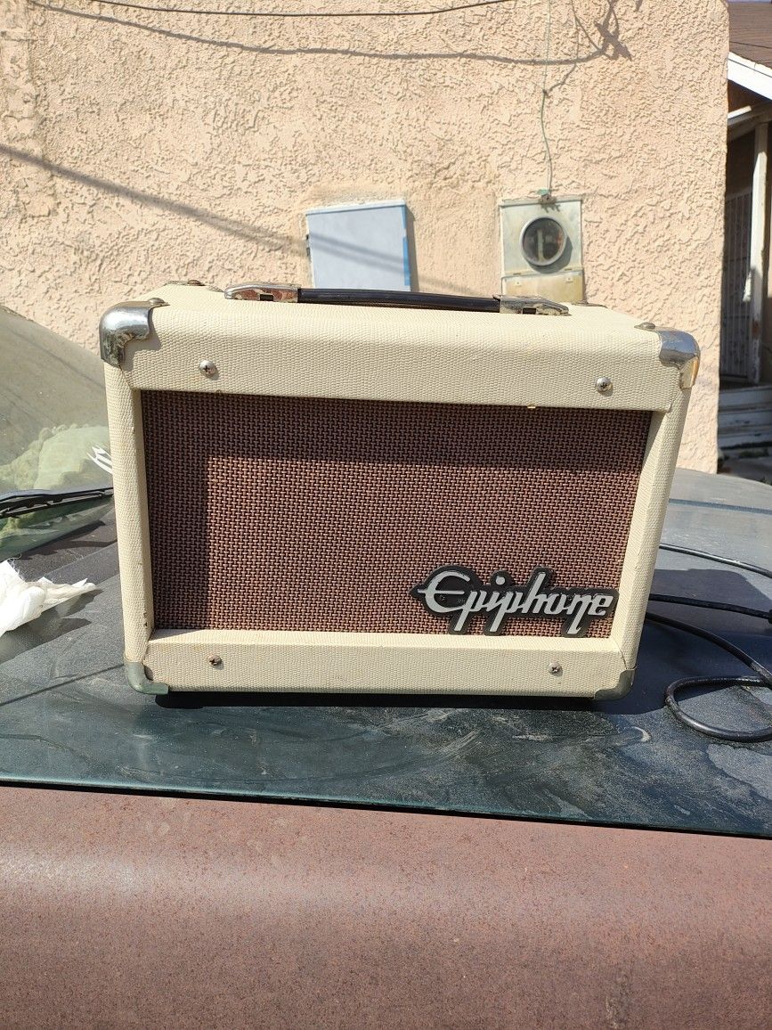 Epiphone Studio Acoustic 15C amplifier