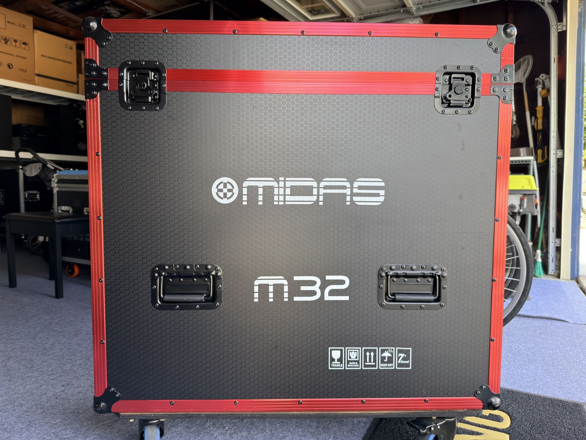 Flight case /Road case for Midas M32