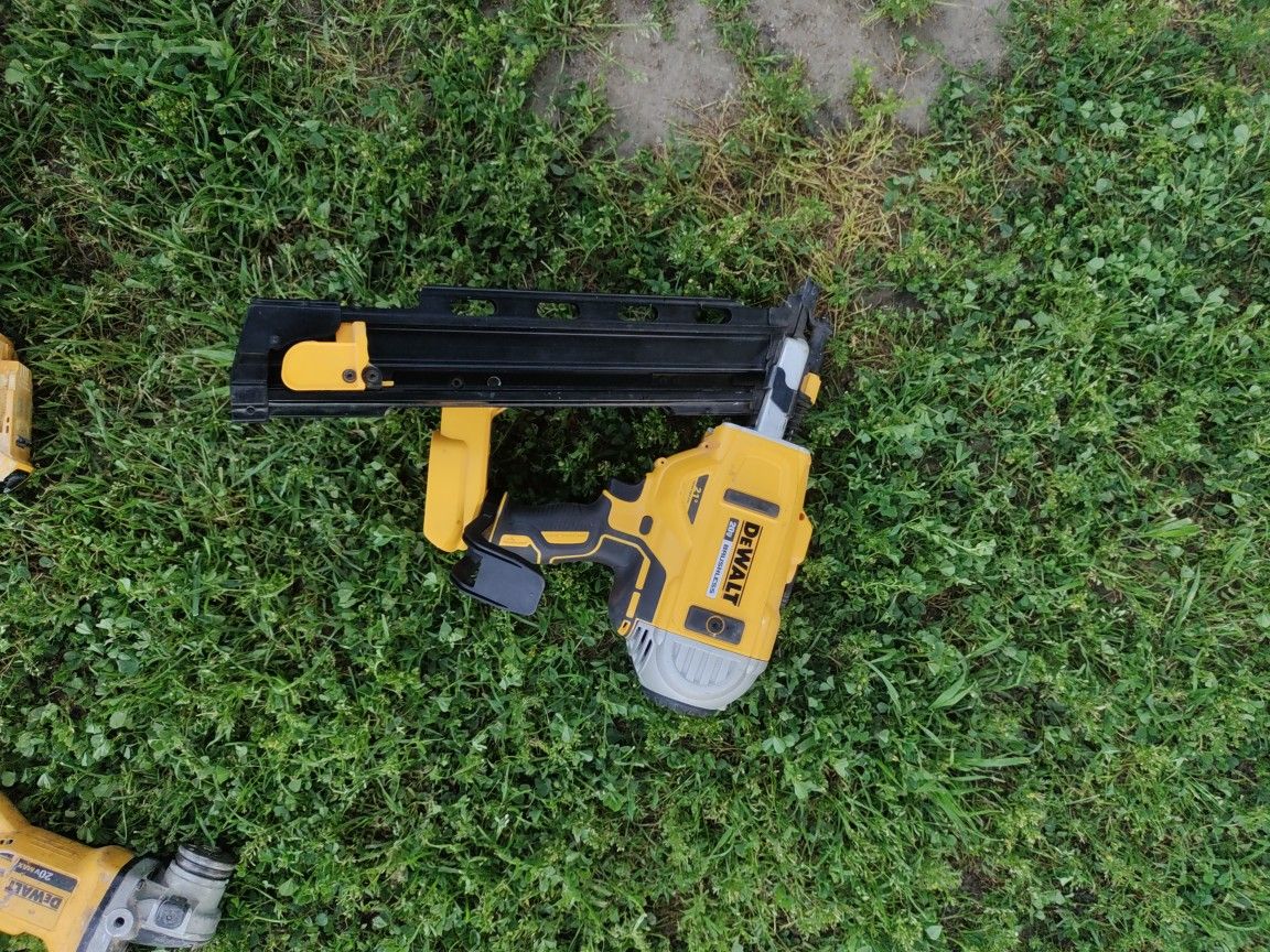 DEWALT  20 V Brushless 21 Nail 