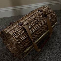 The Verona Picnic Basket by Picnic basket.  Perfect gift