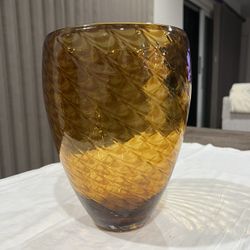 VINTAGE AMBER GLASS VASE PULLED PEACOCK FEATHER DESIGN HAND BLOWN 9"TALL