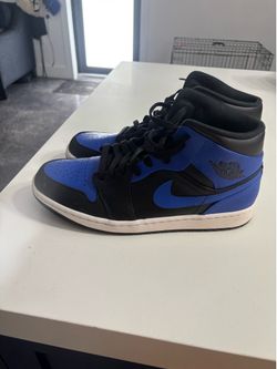 Air Jordan 1 mid Hyper Royal black and blue