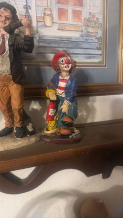 Clown statue
