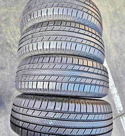 205//55/16 Michelin📍📍 Vendo un set de llantas con 80% de vida las 4 📍🌟