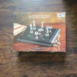 A NEW PAIR FOUR TIC TAC TOE GOLF GAME BY INT. SILVER CO. IN IT'S ORIGINAL PACKAGING BOX $28.00