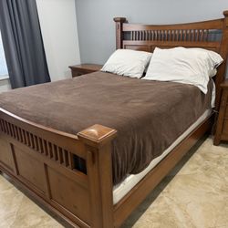 Queen BedroomSet! Must Go!