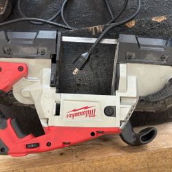 Milwaukee Deep Cut Band Saw