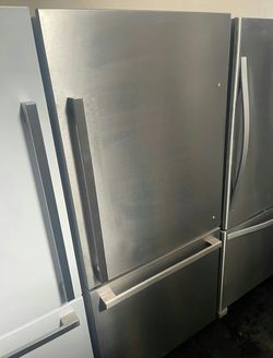 Hisense Stainless Steel Bottom Freezer Fridge LED Lighting