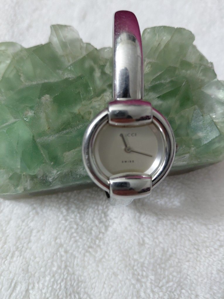 Amazing Deal Authentic Women Gucci Watch