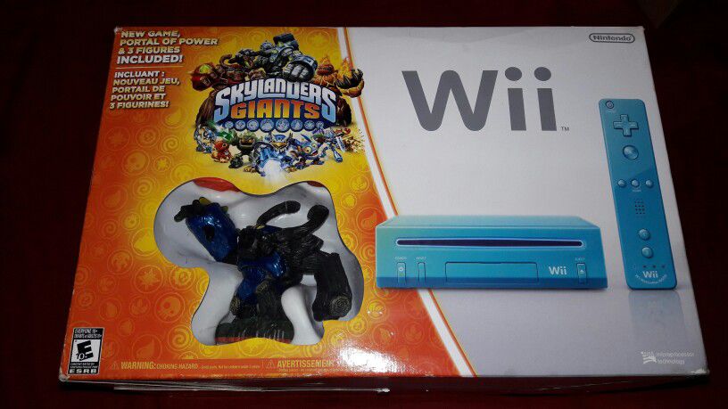 Limited Edition Blue Nintendo Wii Skylanders Giants Bundle